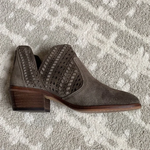 •Vince Camuto• Prasata Suede Ankle Boots - Picture 6 of 14